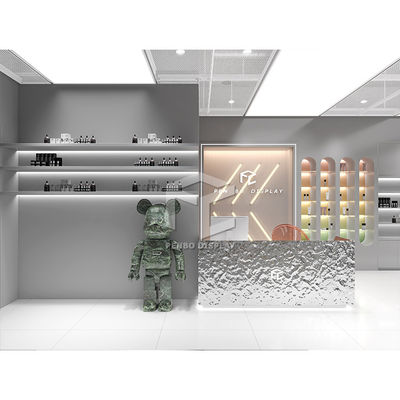 空想のSkincareの表示は導かれたライトが付いている名前の構造の店の家具に棚に置く